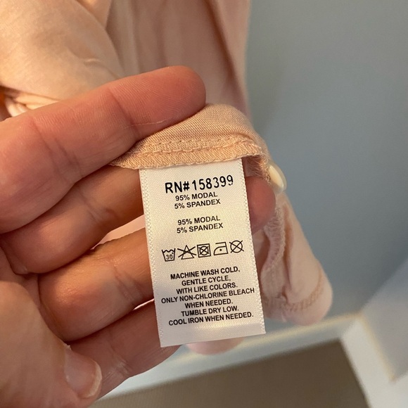 Hale Bob 2 piece classic pajama set in pink with white piping size small NWT - Picture 4 of 7